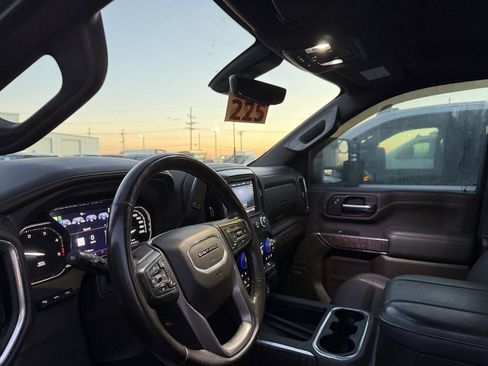 Used 2023 GMC Sierra 2500 Denali w/ Denali Ultimate Package image 12