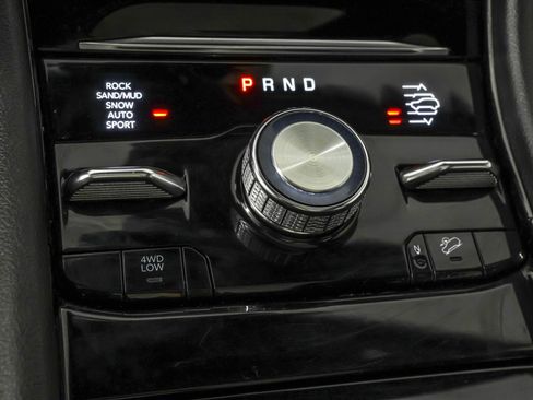 Used 2022 Jeep Grand Cherokee Overland w/ Luxury Tech Group IV image 34