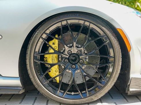 Used 2018 Ferrari 812 Superfast RWD image 32