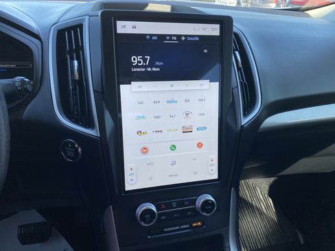 Used 2022 Ford Edge SE w/ Black Appearance Package image 15