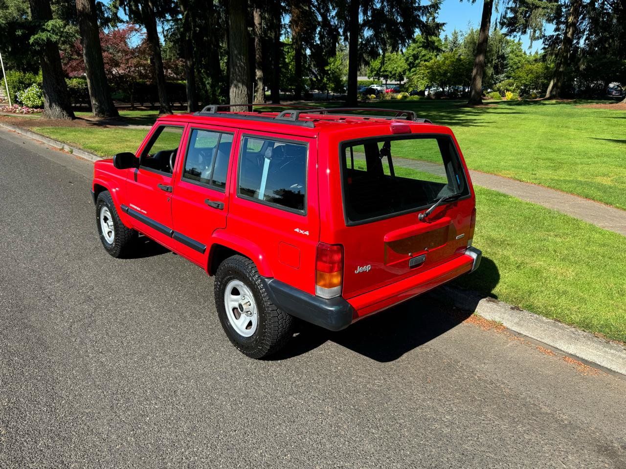 Used 2000 Jeep Cherokee Sport AWD/4WD image 3