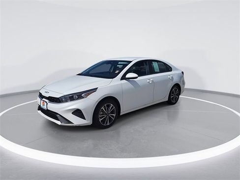 Used 2023 Kia Forte LXS image 4