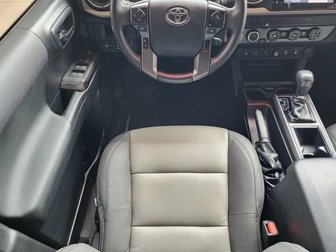 Used 2019 Toyota Tacoma TRD Sport w/ Technology Package AWD/4WD image 11