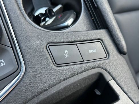 Used 2025 Cadillac XT6 Luxury image 32