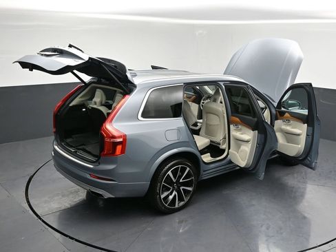 Used 2021 Volvo XC90 T6 Momentum w/ Advanced Package image 34