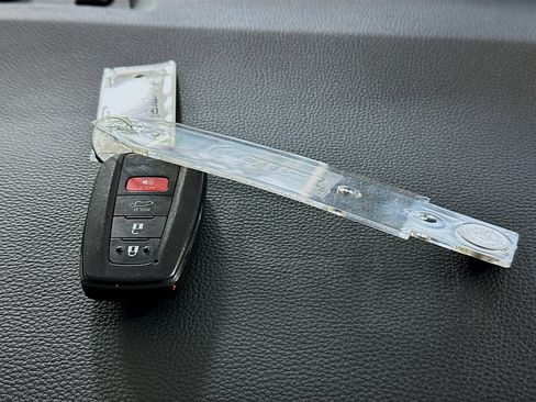 Used 2022 Toyota RAV4 XLE w/ Convenience Package image 32