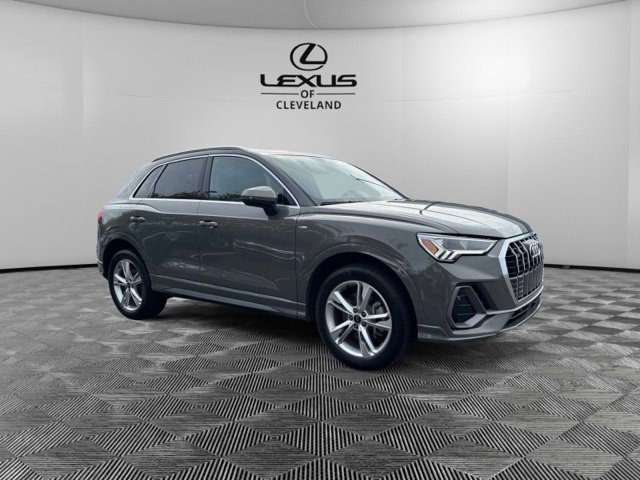 Used 2024 Audi Q3 2.0T Premium w/ Convenience Package AWD/4WD image 2