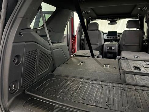 Used 2023 GMC Yukon SLT w/ SLT Premium Package AWD/4WD image 14