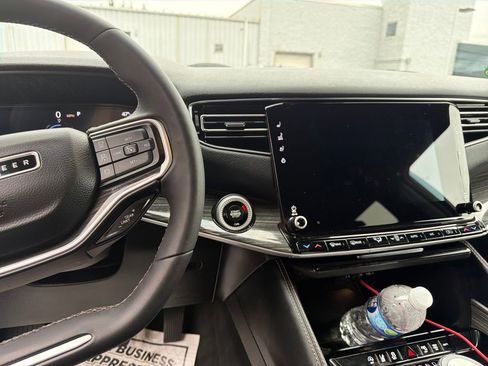 Used 2022 Jeep Wagoneer Series II image 18