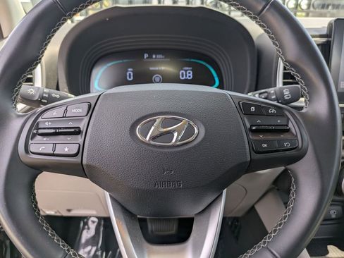 Used 2025 Hyundai Venue SEL FWD image 21