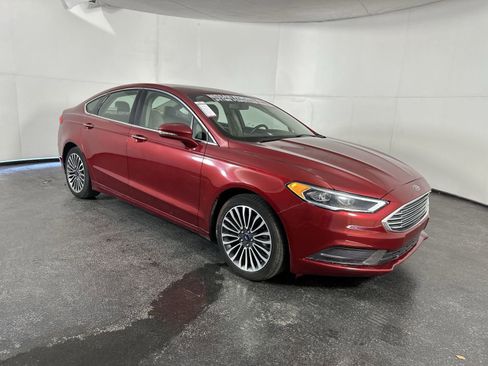 Used 2018 Ford Fusion SE w/ Fusion SE Technology Package image 3