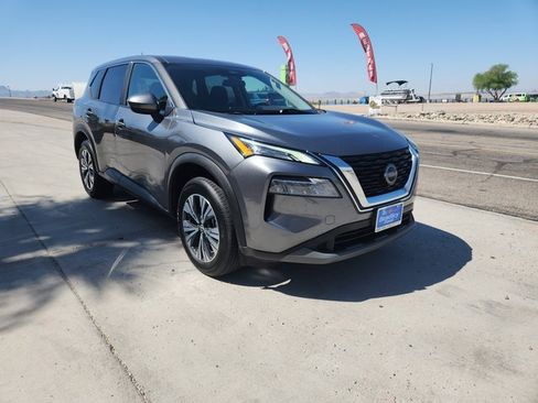 Used 2023 Nissan Rogue SV image 3