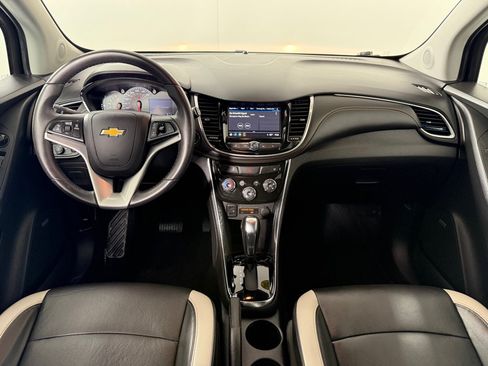 Used 2018 Chevrolet Trax Premier w/ Midnight Edition AWD/4WD image 19