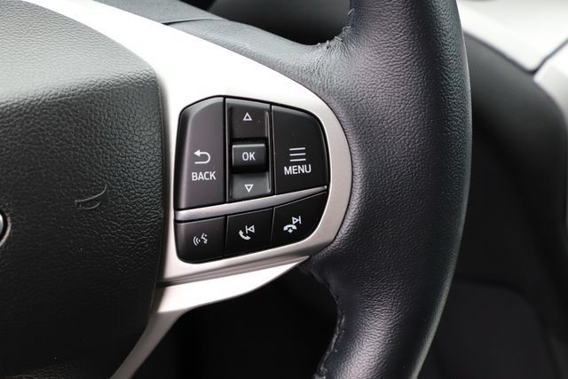 Used 2023 Ford Explorer XLT AWD/4WD image 24