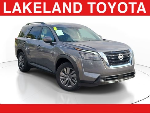 Used 2025 Nissan Pathfinder SV FWD image 1