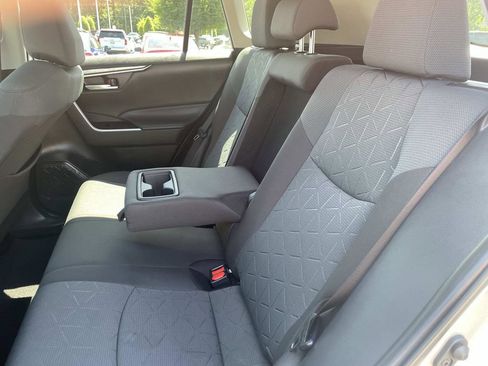 Used 2025 Toyota RAV4 XLE w/ Convenience Package FWD image 17