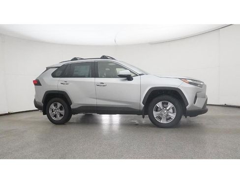 Used 2025 Toyota RAV4 XLE image 29