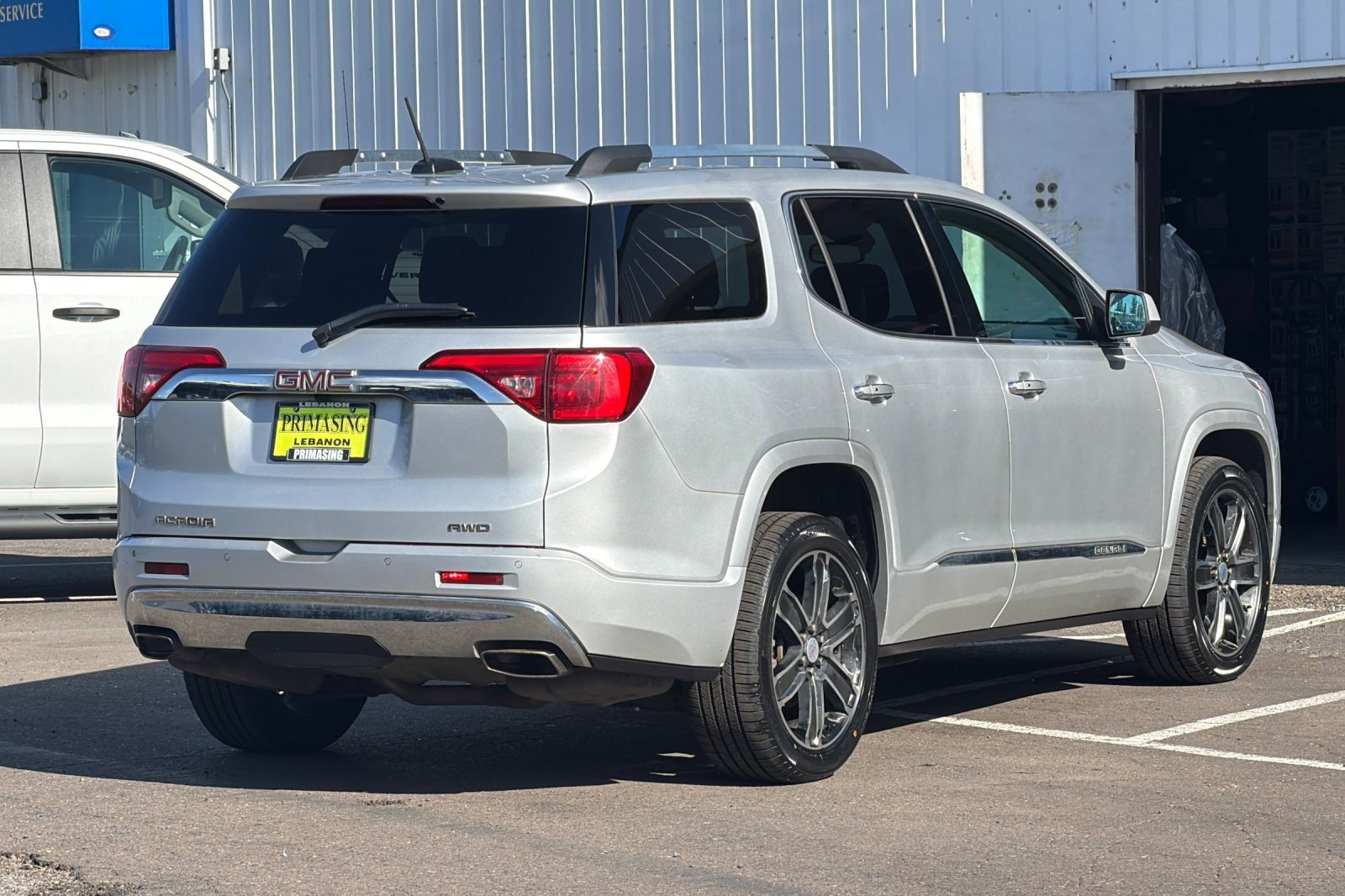 Used 2017 GMC Acadia Denali w/ Technology Package AWD/4WD image 4