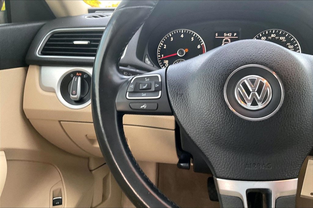 Used 2013 Volkswagen Passat 2.5 SE FWD image 21