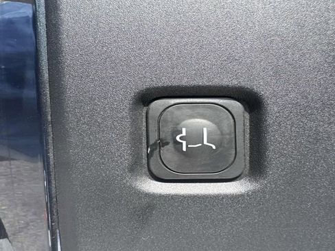 New 2026 Lincoln Navigator L Reserve AWD/4WD image 14