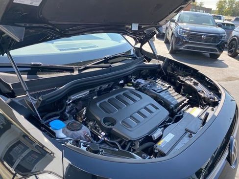 New 2025 Volkswagen Tiguan SE AWD/4WD image 69