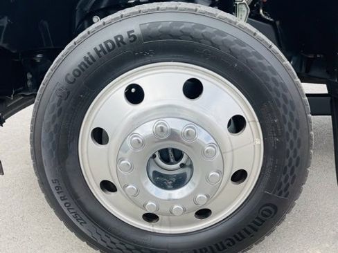 Used 2025 Ford F450 King Ranch w/ FX4 Off-Road Package image 9