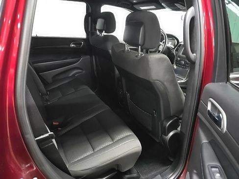 Used 2018 Jeep Grand Cherokee Laredo AWD/4WD image 19