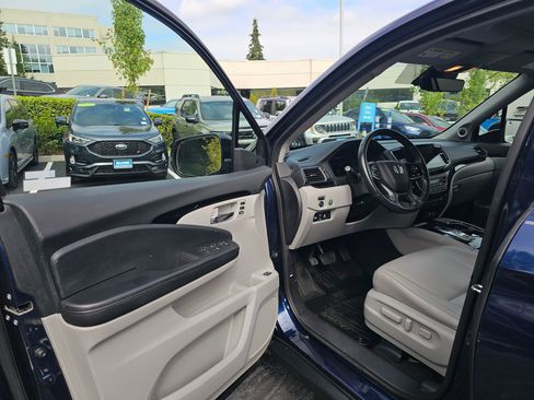 Used 2020 Honda Pilot Touring image 22