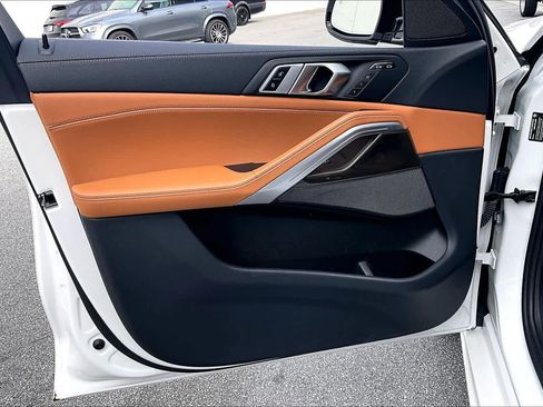 Used 2022 BMW X6 xDrive40i w/ Executive Package image 21