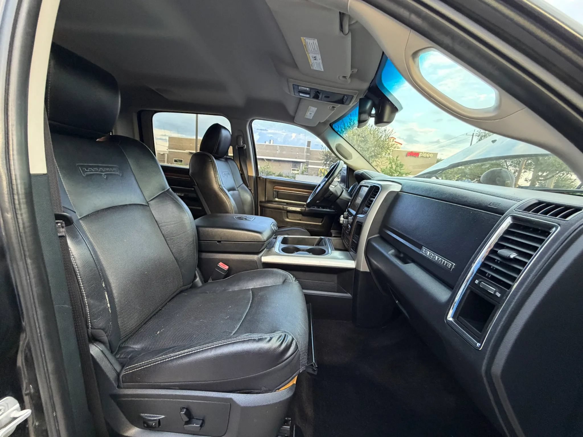 Used 2016 RAM 1500 Laramie w/ Convenience Group AWD/4WD image 17