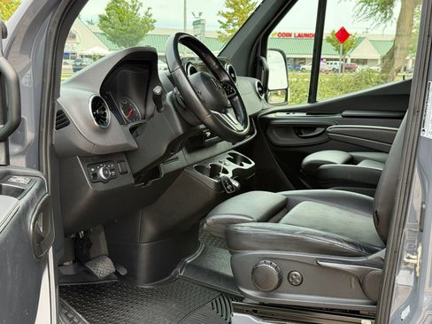 Used 2023 Mercedes-Benz Sprinter 2500 image 12