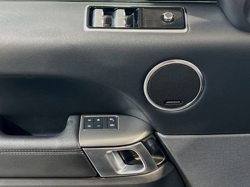 Used 2019 Land Rover Range Rover Sport SE image 14