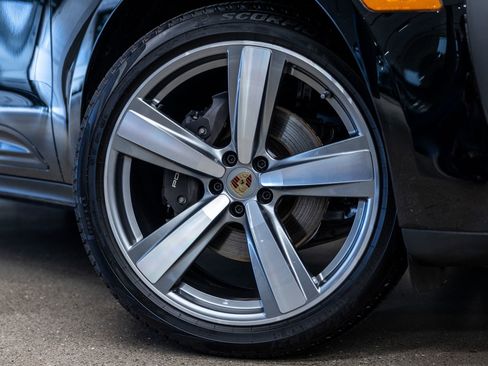 Certified 2025 Porsche Macan AWD/4WD image 20