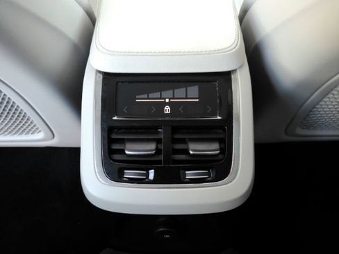 Used 2022 Volvo XC90 T8 Inscription AWD/4WD image 34