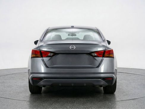 Used 2025 Nissan Altima 2.5 SV FWD image 7