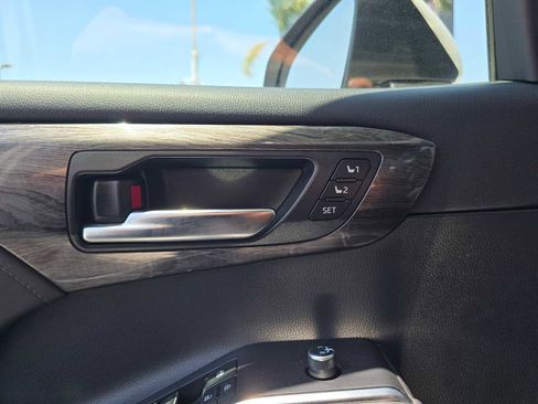 Used 2022 Toyota Highlander Limited FWD image 35