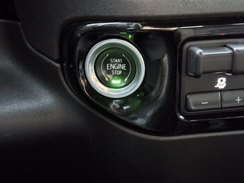 Used 2022 Chevrolet Silverado 1500 ZR2 image 26