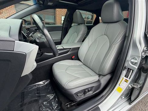 Used 2022 Toyota Avalon XLE w/ Moonroof Package FWD image 32