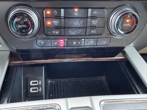 Used 2019 Ford F150 Lariat w/ Equipment Group 502A Luxury image 32