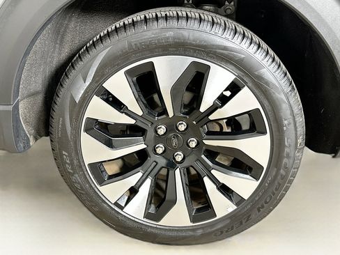 Used 2025 Ford Explorer Platinum w/ LUX Leather Package image 11