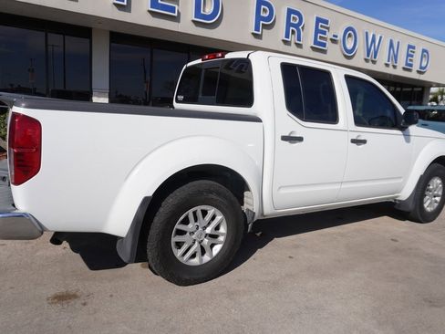 Used 2019 Nissan Frontier SV image 6