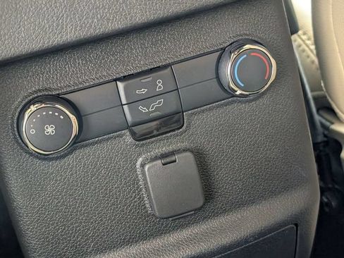 Used 2017 Ford Explorer XLT w/ Equipment Group 202A AWD/4WD image 29