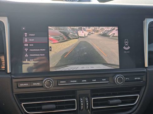 Used 2021 Porsche Macan image 22