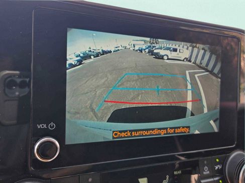 Used 2023 Toyota Highlander LE AWD/4WD image 26