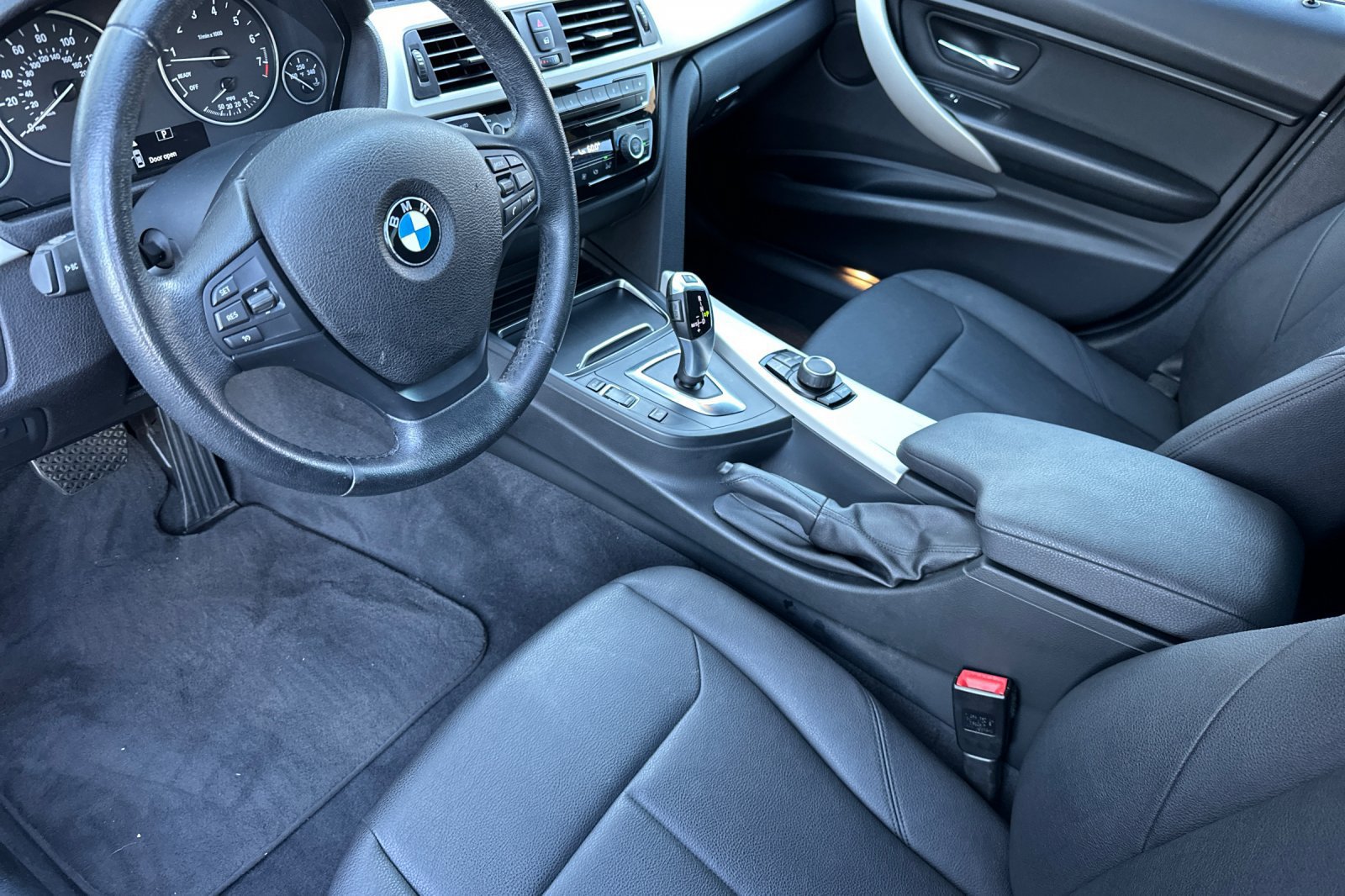 Used 2018 BMW 320i Sedan RWD image 9