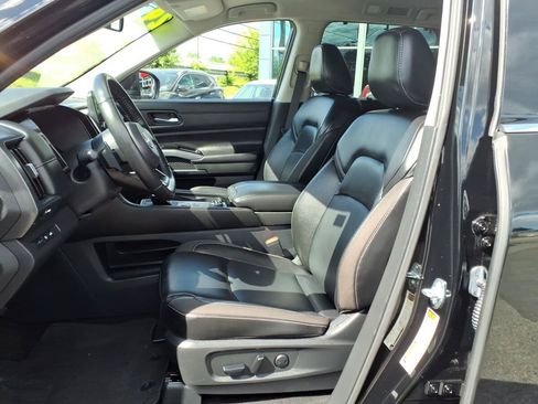 Used 2024 Nissan Pathfinder SL AWD/4WD image 23