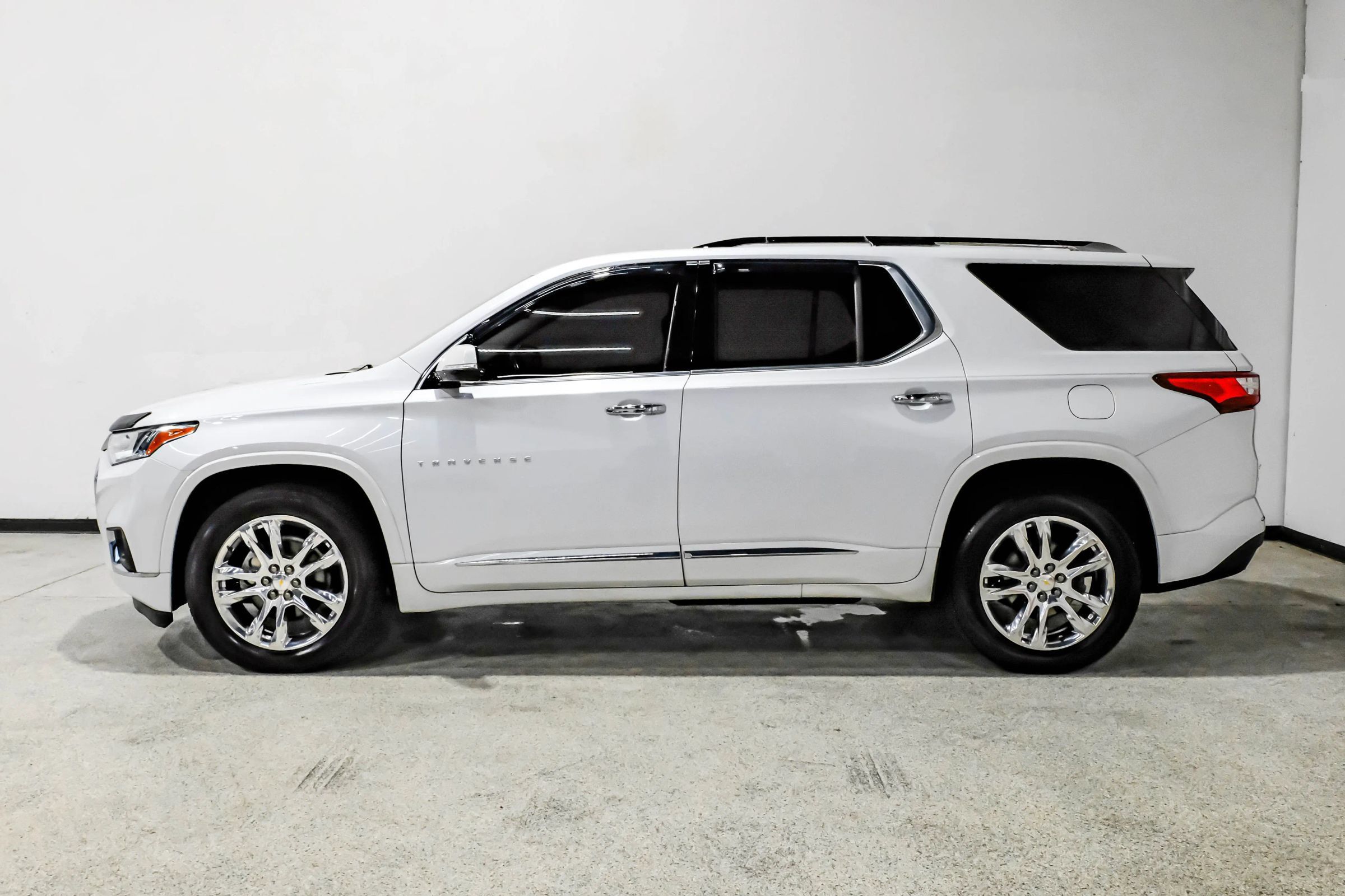 Used 2019 Chevrolet Traverse High Country w/ LPO, Floor Liner Package AWD/4WD image 9