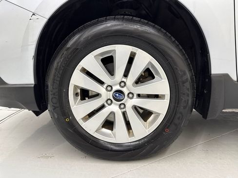 Used 2017 Subaru Outback 2.5i Premium image 9