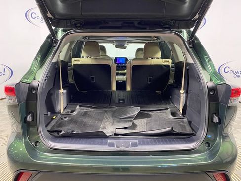 Used 2023 Toyota Highlander XLE AWD/4WD image 6