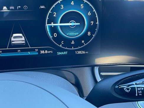 Used 2025 Hyundai Elantra SEL image 38